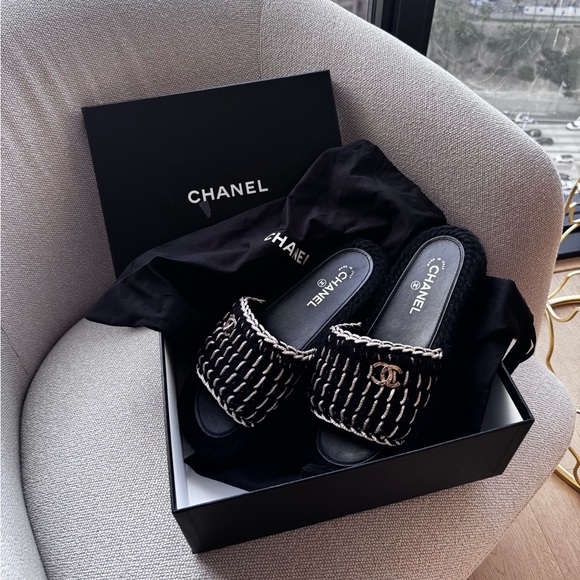 CHANEL Shoes - CHANEL Black Braided Knit Logo Accents Women's Flat Sandals Slip-On EU 40 / US 9